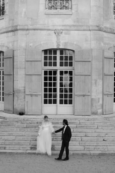 jegyespár kastély előtt